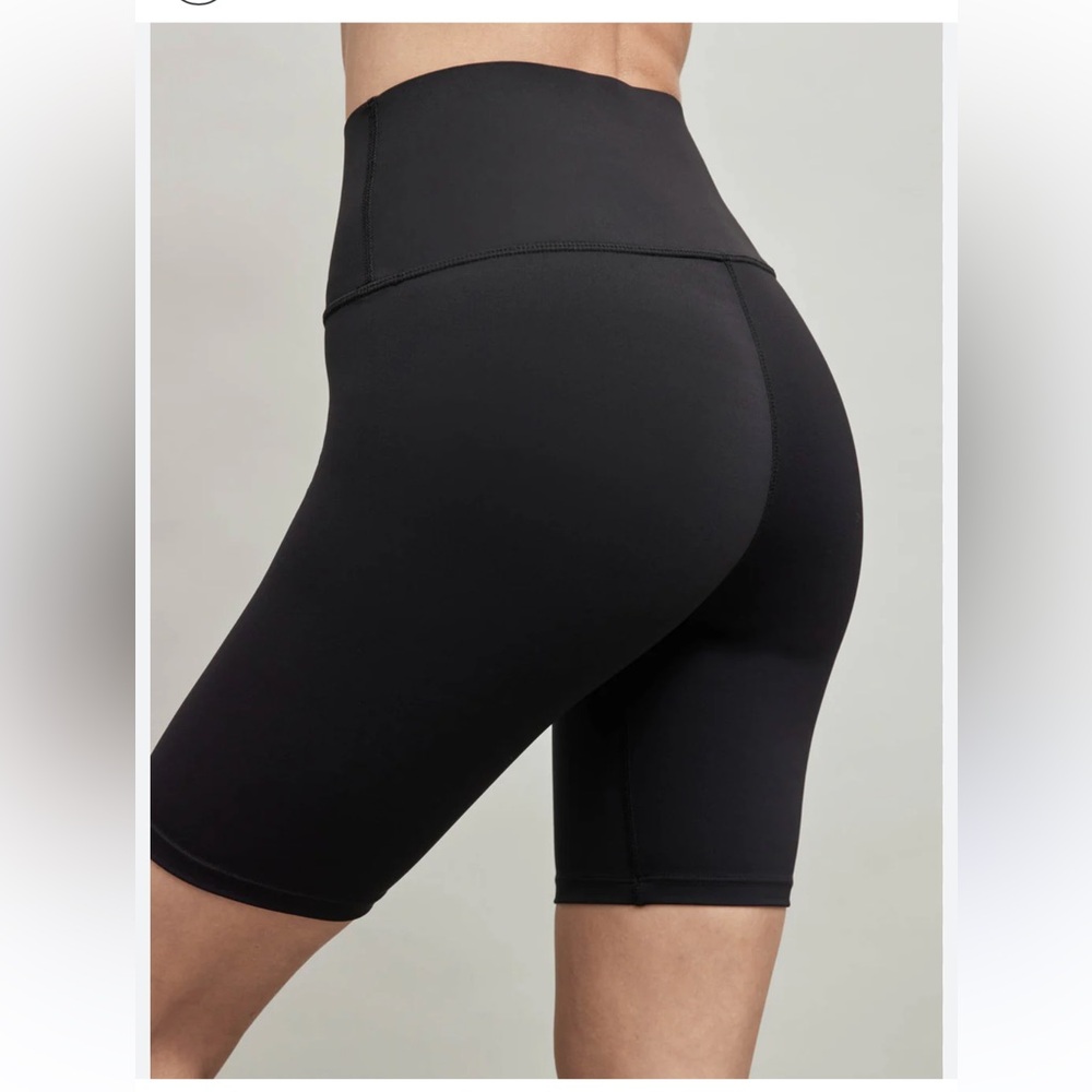 Carbon38 High Rise Biker Short In Diamond Compression - Picture 3 of 6